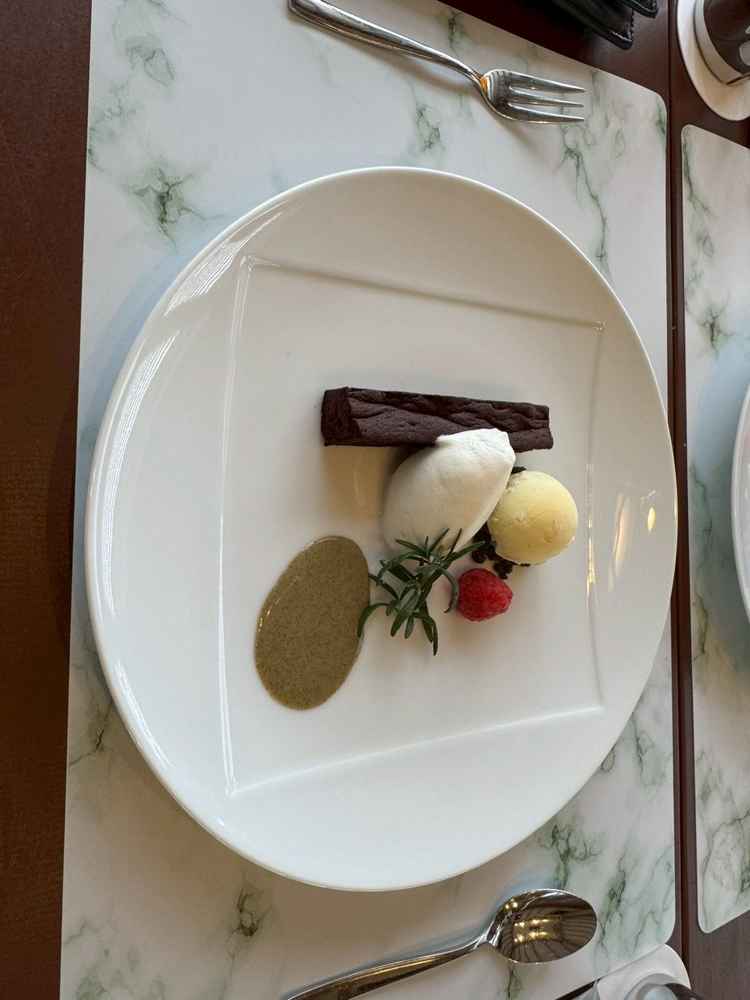 試食会のデザート。ソースがとても美味しかったです。
