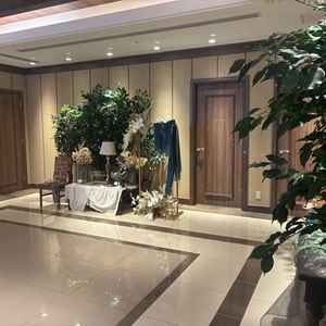 披露宴会場その②会場内写真はないですが、入口前のこの空間がおしゃれで上品な感じが良かったです。