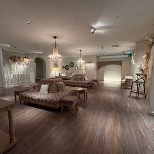 ロビーからチャペルへ続く扉まで、フェミニンですごく可愛らしい雰囲気でした。お姫様みたいです。