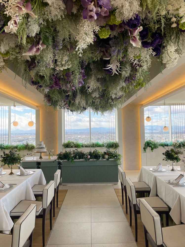 小さい方の部屋。チャペルと同じ向きで富士山が見える