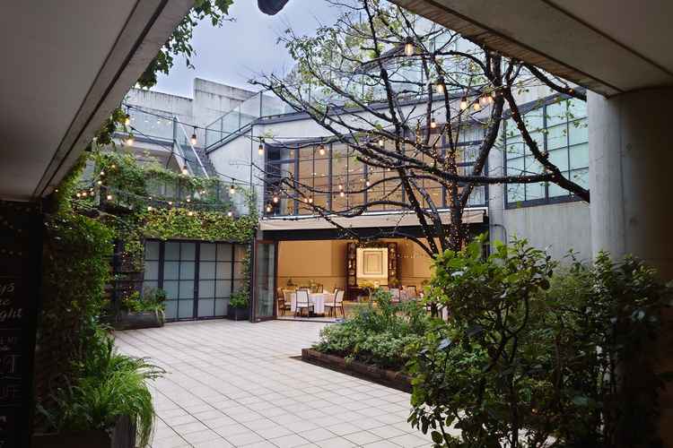 案外、開放的でした。が、雨天時にルーフがつくと正直どう感じるかは想像しにくいです。