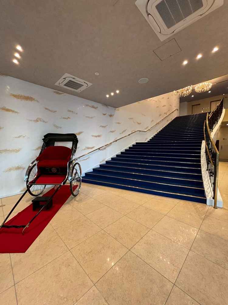 階段ウエディングドレスの撮影にぴったりそうでした！人力車も借りられます！