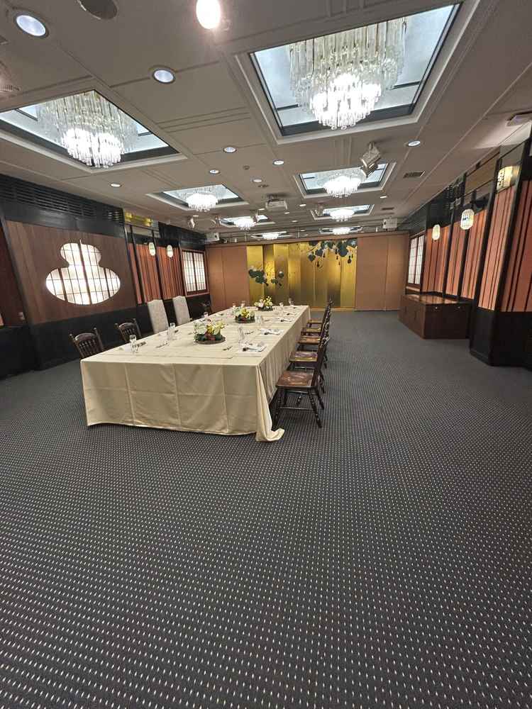 披露宴会場（40名）