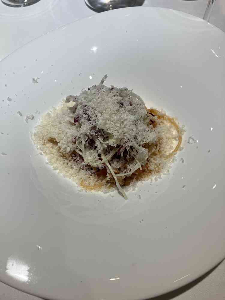 チーズたっぷりのパスタです。結婚式の料理でパスタは珍しいと思いました。美味しかったです。