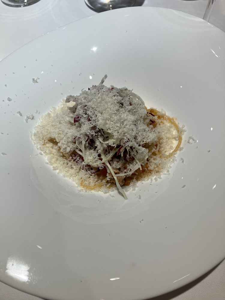 チーズたっぷりのパスタです。結婚式の料理でパスタは珍しいと思いました。美味しかったです。