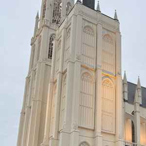 夕暮れ時には外観はライトアップされてました。