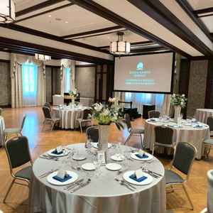 披露宴会場です。100人まで実施可能とのことです。導線はかなり広く取れそうでした。