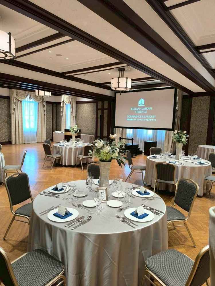 披露宴会場です。100人まで実施可能とのことです。導線はかなり広く取れそうでした。