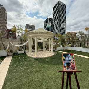 街中ですが、外の音は聞こえず晴れていたらとても写真映えするなと思いました。