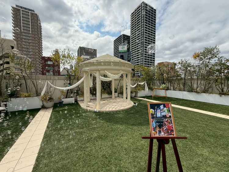 街中ですが、外の音は聞こえず晴れていたらとても写真映えするなと思いました。