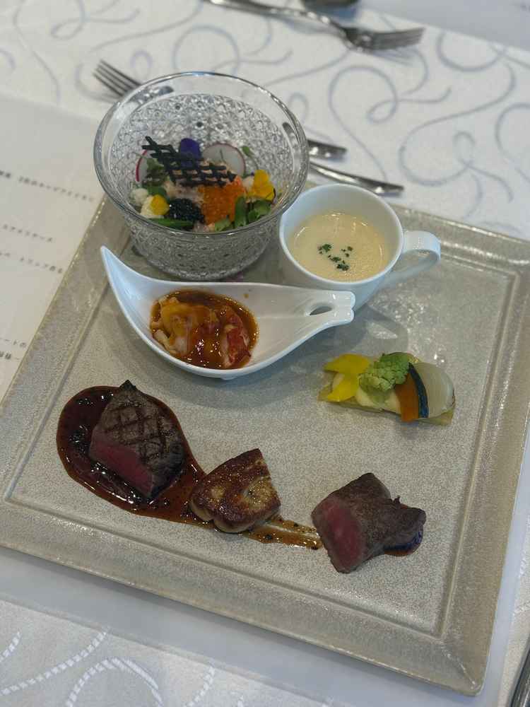 ワンプレートに盛られた試食。お肉の食べ比べができた。