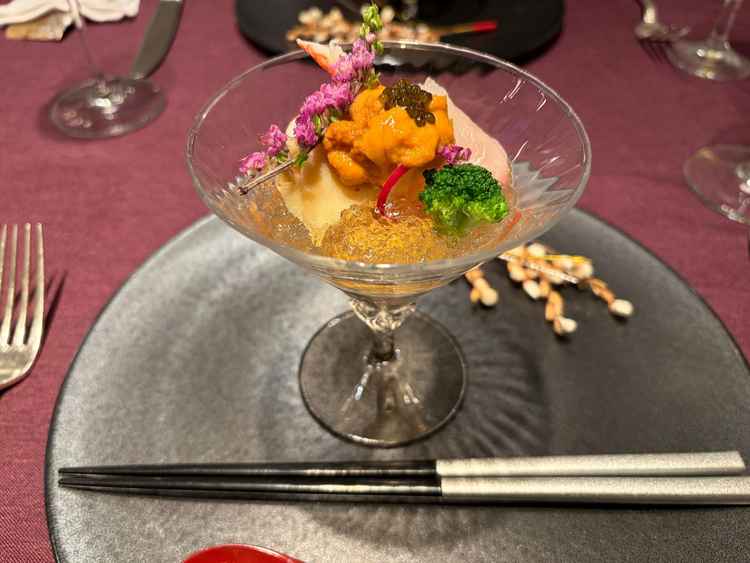 試食の前菜(海鮮とカリフラワーのムース、ジュレ)