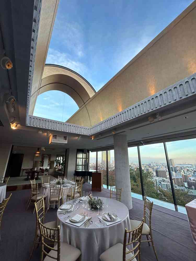 披露宴会場の天井がオープンします