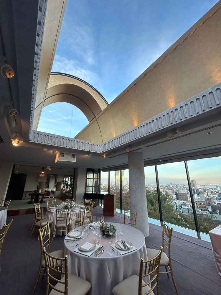 披露宴会場の天井がオープンします