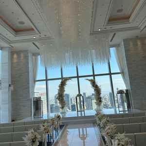 自然光がたっぷり入る洗練されたチャペルでした。