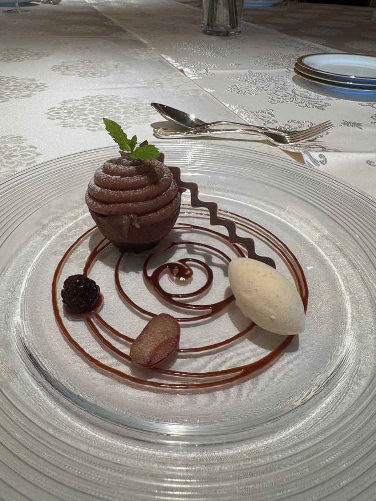 和食コースのデザート。お料理自体は味の優しいものが多かったけどこれは濃厚。