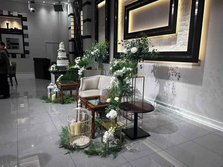 高砂の様子。周りの小物も貸してくれるそう。