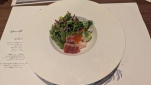 お料理の試食。日本人、老若男女に受け入れられるように工夫したフレンチ。お箸での食事ももちろん可能。