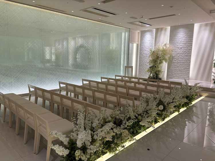 列席者が座る席も椅子なので人数に合わせて増減を行える。