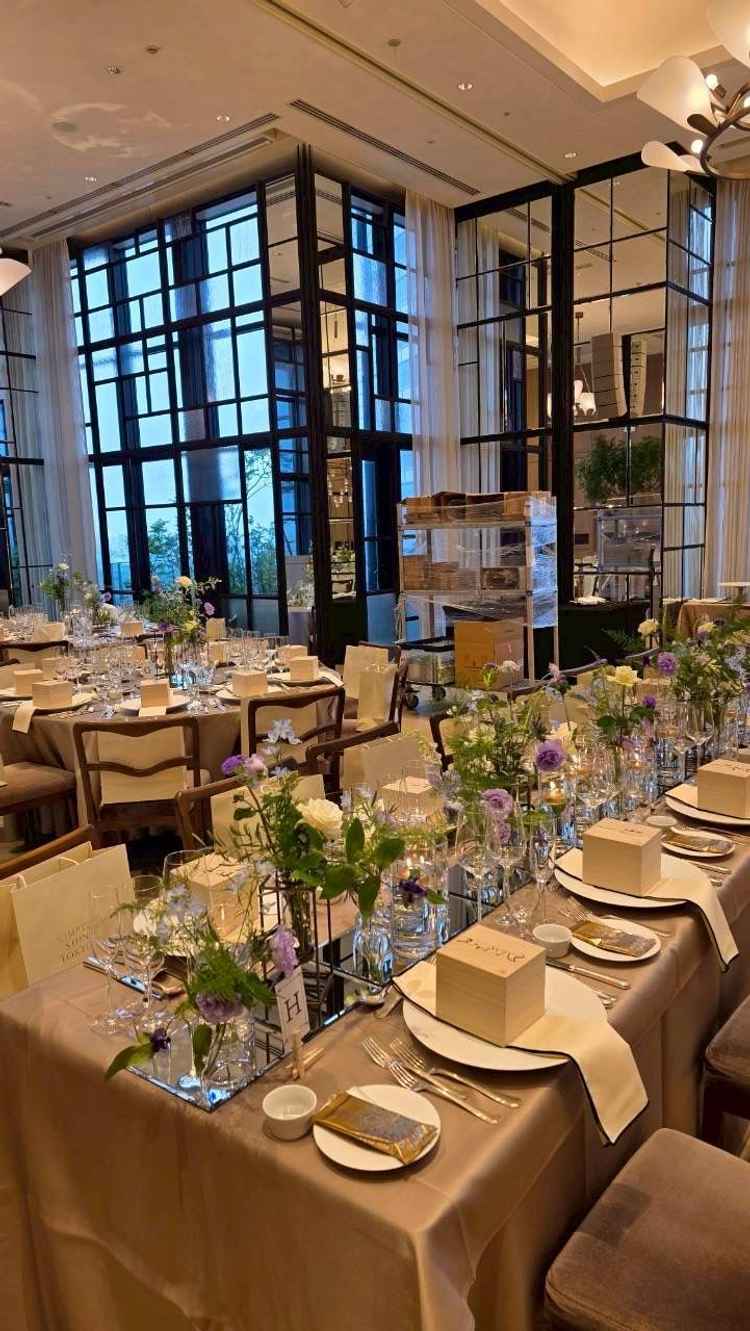 こちらも披露宴会場です。紫のお花と会場の雰囲気がとても合っていて素敵でした。