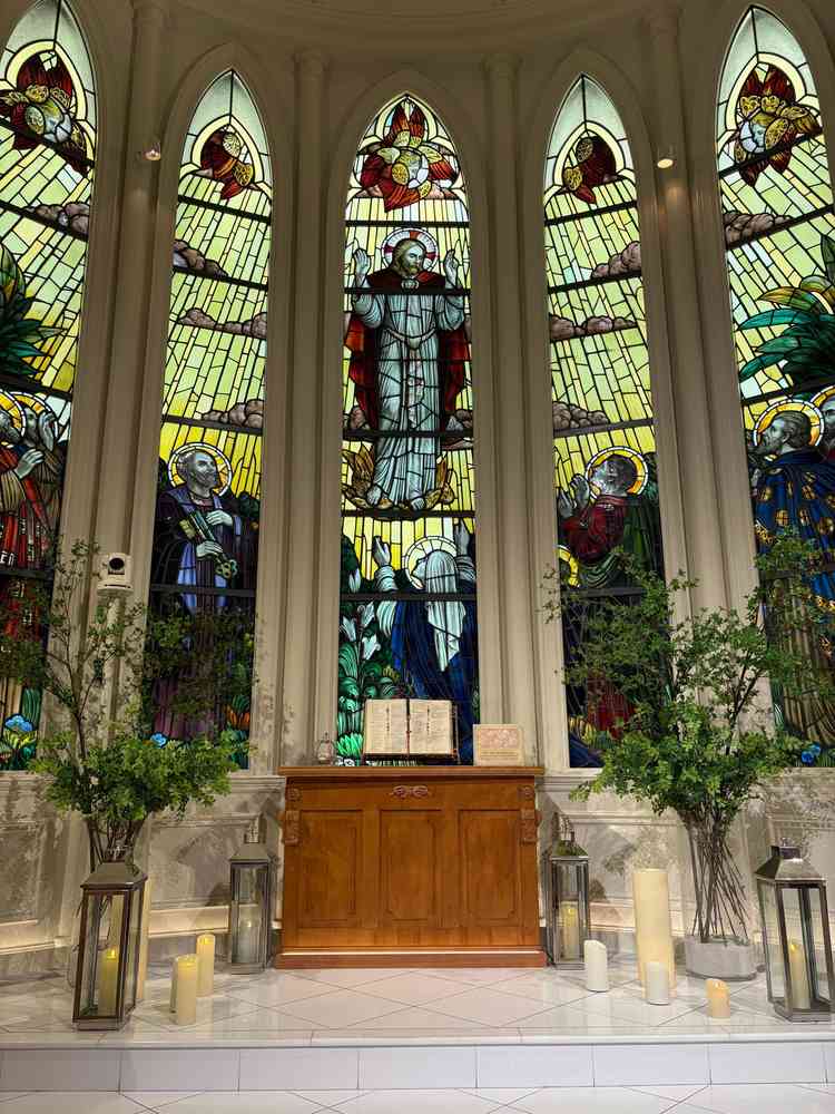 ステンドグラスが綺麗なチャペル