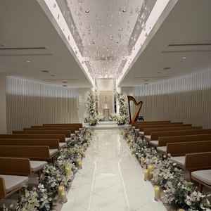 美しいチャペル。天井に吊るされているのはスワロフスキーのクリスタル。