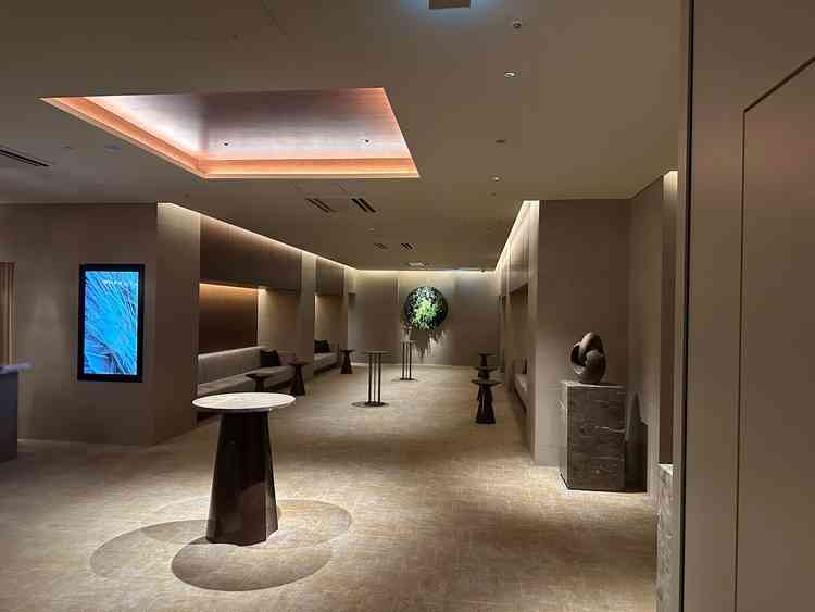 待合。デザインはもちろん、どのフロアも贅沢に空間が使われていました