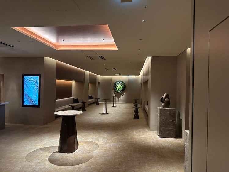 待合。デザインはもちろん、どのフロアも贅沢に空間が使われていました