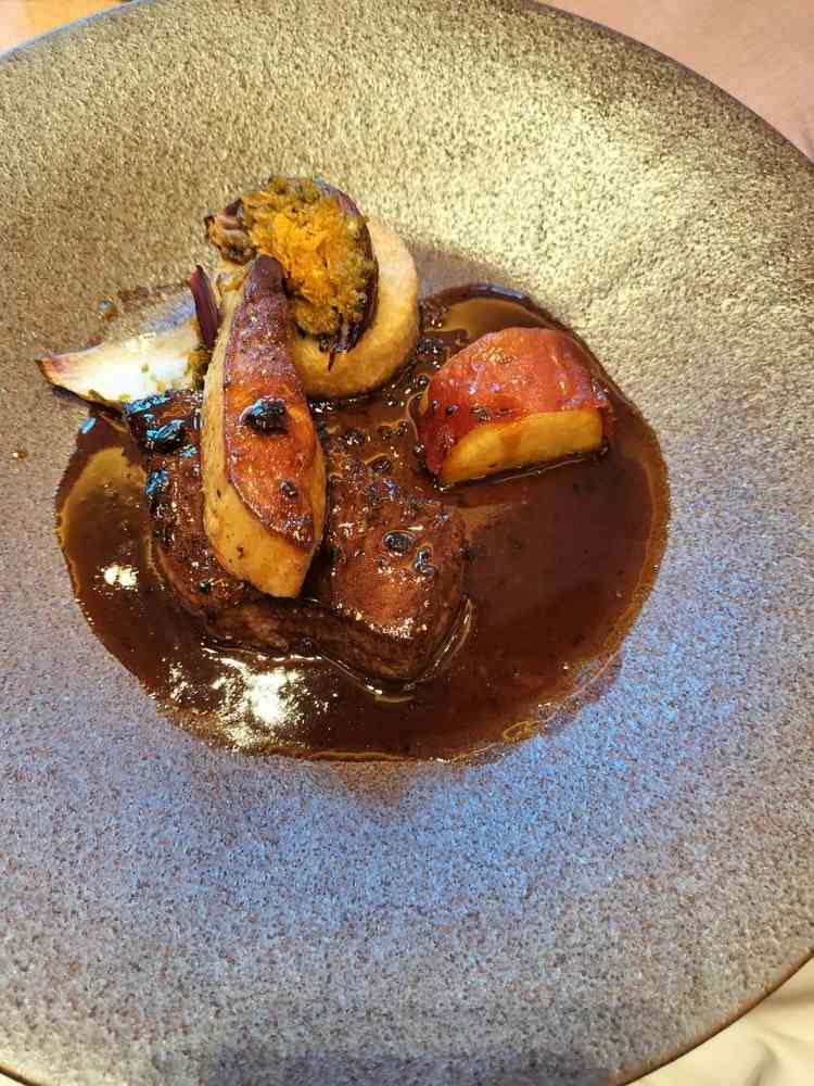 試食会は2人でシェアしながら。ソースが一番のこだわりとのことでした。