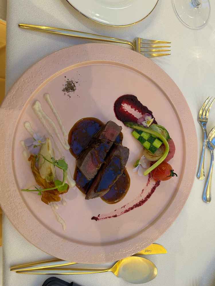 試食の和牛肉料理。トリュフ入りのソースが美味しかったです。