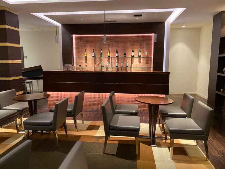 ゲストの待合室はとてもオシャレでかなり広い。大人数の挙式でも問題無く使える。