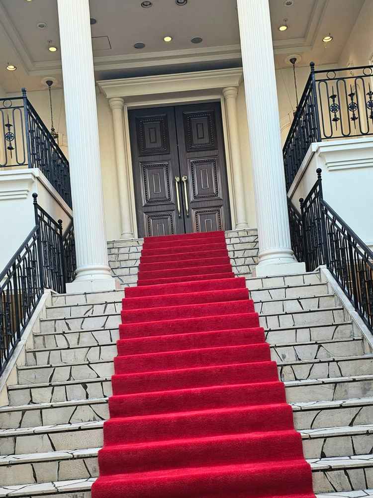 チャペルまでの階段。