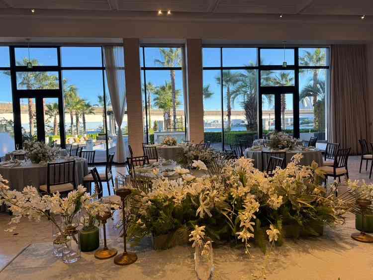 カーテンを開いた先には待っているリゾート。