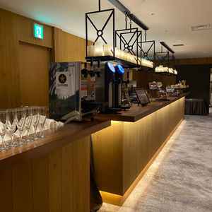 ゲスト用ラウンジが、とても広くて雰囲気もバーのようで素敵でした。入り口付近にピアノもありました。