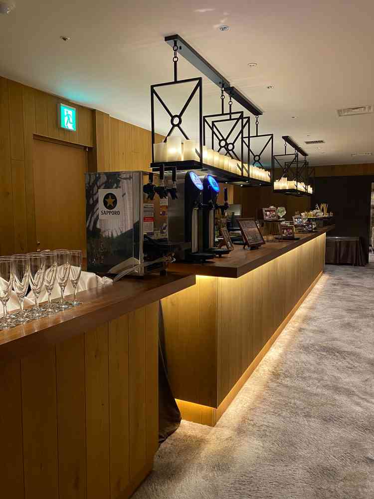 ゲスト用ラウンジが、とても広くて雰囲気もバーのようで素敵でした。入り口付近にピアノもありました。