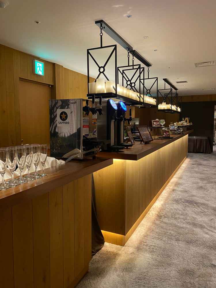 ゲスト用ラウンジが、とても広くて雰囲気もバーのようで素敵でした。入り口付近にピアノもありました。