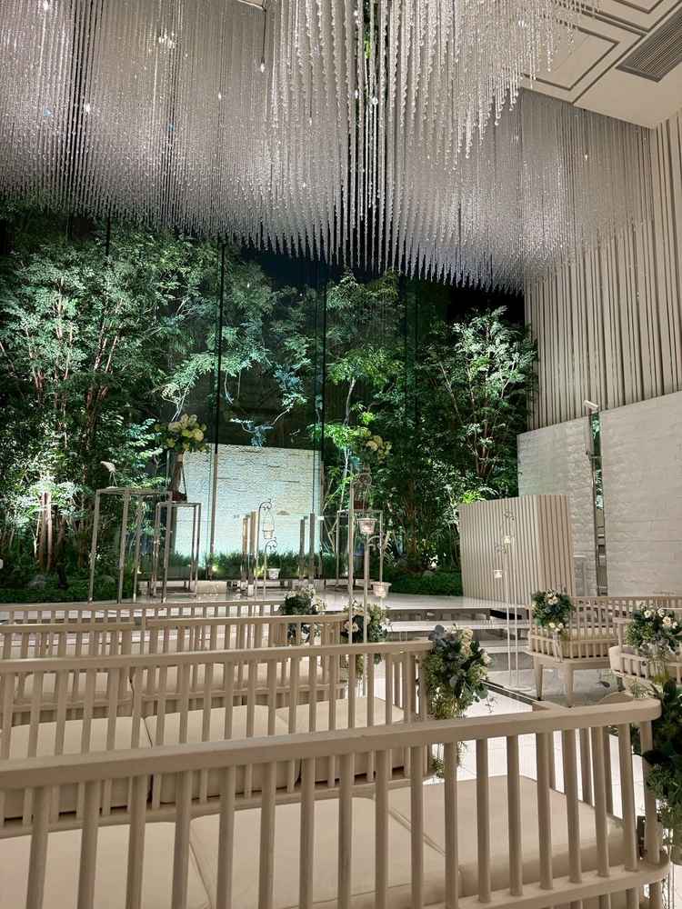 緑が生えるチャペル