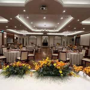 披露宴会場。広々としている。フリーで使える部屋ももう一部屋あった