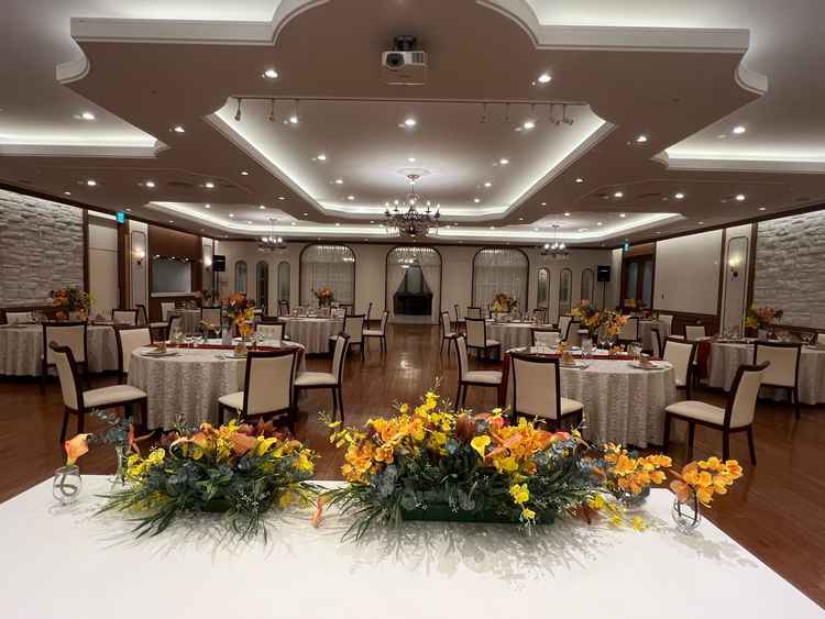 披露宴会場。広々としている。フリーで使える部屋ももう一部屋あった