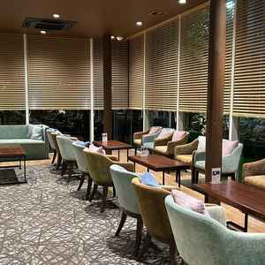 落ち着いた雰囲気のゲストの待合室