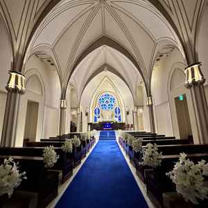 青基調のチャペルです。予想したよりも天井が高く青基調が印象的でした。