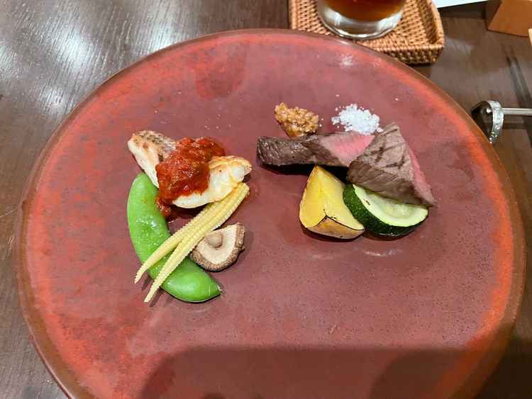 試食したメイン料理の写真。神戸牛が美味しかった。