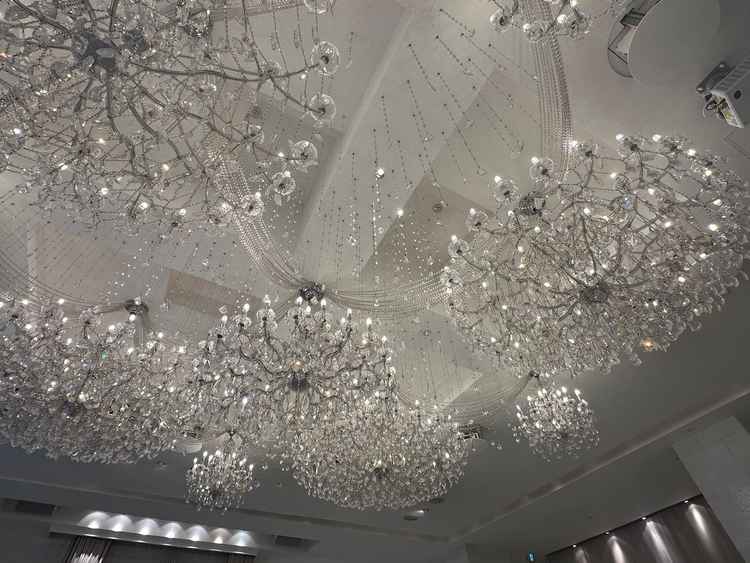 シャンデリアがとても綺麗だった。