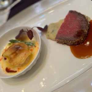 料理はどれもオリジナリティ溢れかつ非常に美味しかったです。特にお魚のメイン料理に感動しました。