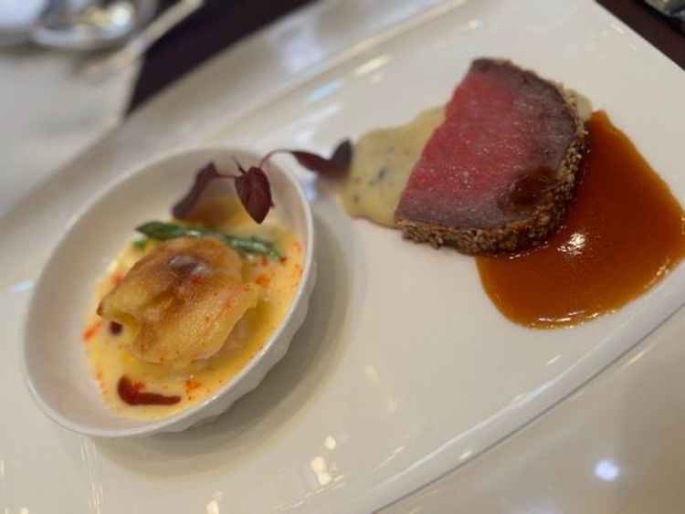 料理はどれもオリジナリティ溢れかつ非常に美味しかったです。特にお魚のメイン料理に感動しました。