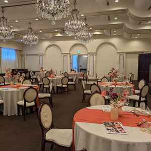 3つある披露宴会場のうちの一つです。ホテルのようなシックな色合いの落ち着いたお部屋でした。