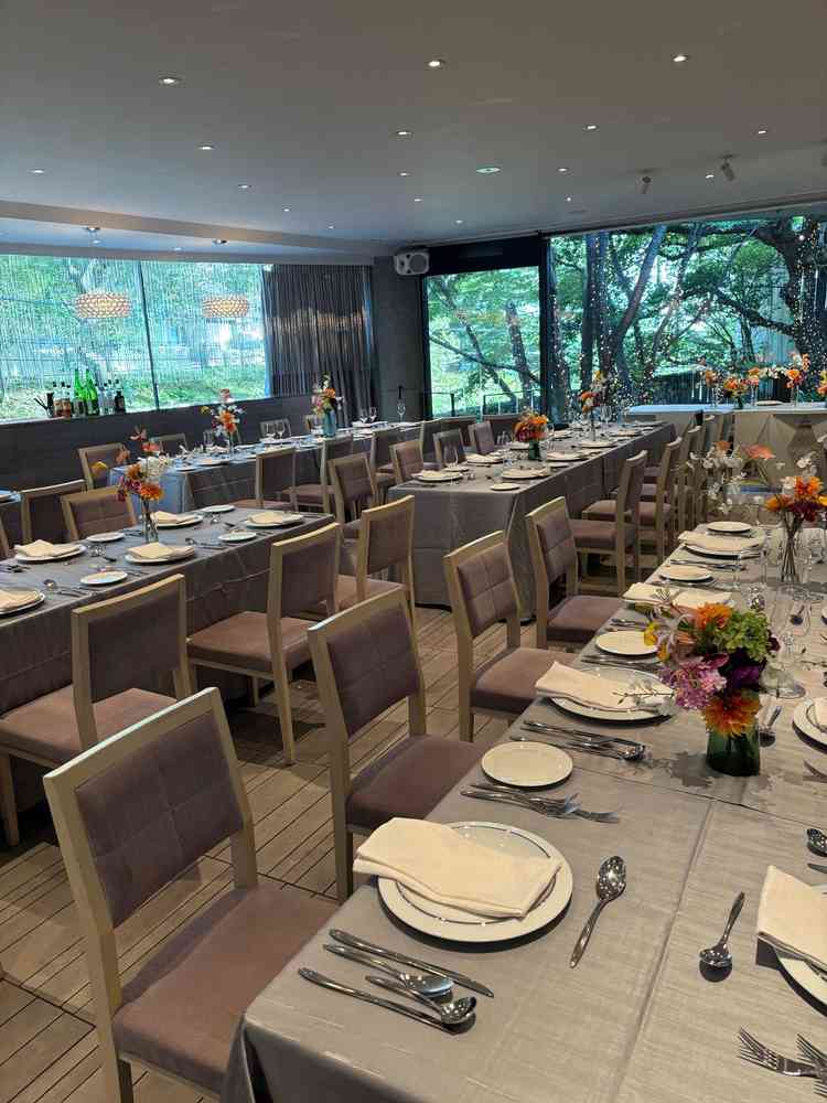 披露宴会場。開放感があって、新郎新婦入場の体験もできてイメージが湧きました。