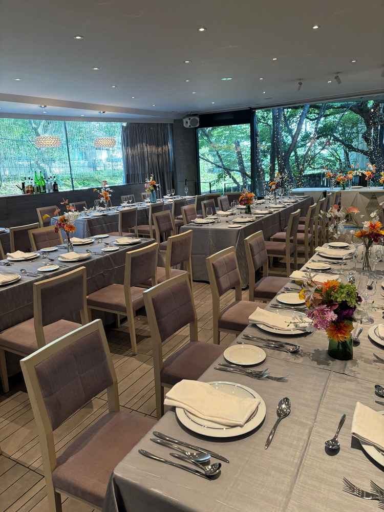 披露宴会場。開放感があって、新郎新婦入場の体験もできてイメージが湧きました。