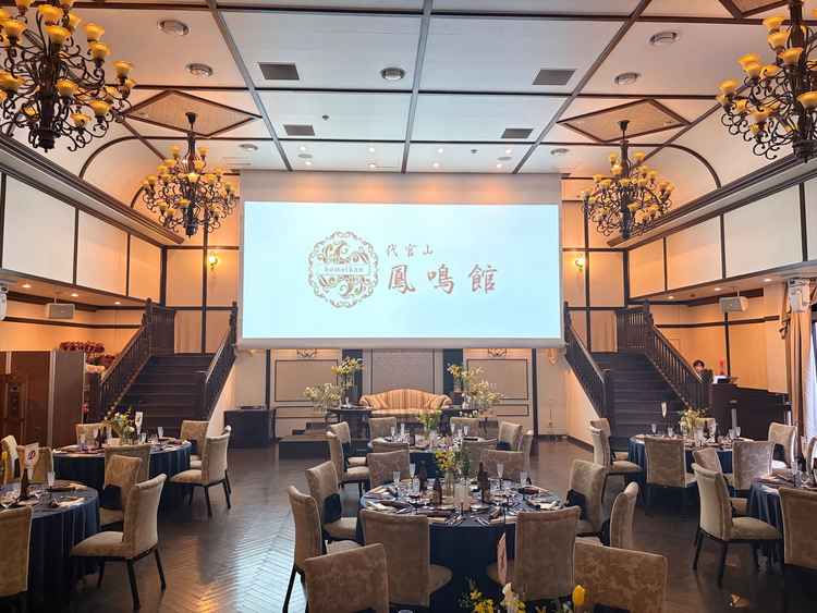 スクリーンがかなり大きいです。200インチくらい。遠くの席でもバッチリ見えます。これはかなり良かった