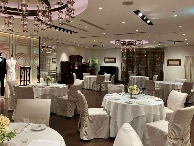 一番広い会場は白基調です。